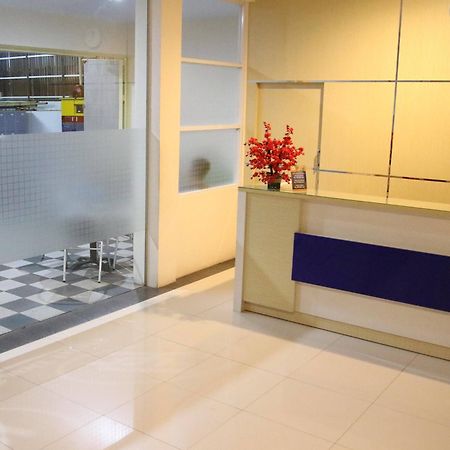 Daya Hotel Макасар Екстериор снимка