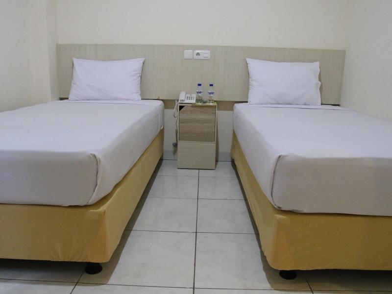 Daya Hotel Макасар Екстериор снимка